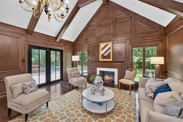 139 Ladue Lake Drive, Creve Coeur, MO 63141