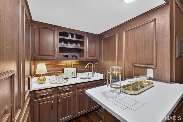 139 Ladue Lake Drive, Creve Coeur, MO 63141
