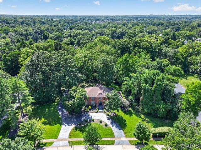 139 Ladue Lake Drive, Creve Coeur, MO 63141