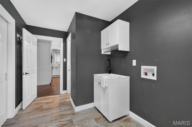 139 Ladue Lake Drive, Creve Coeur, MO 63141