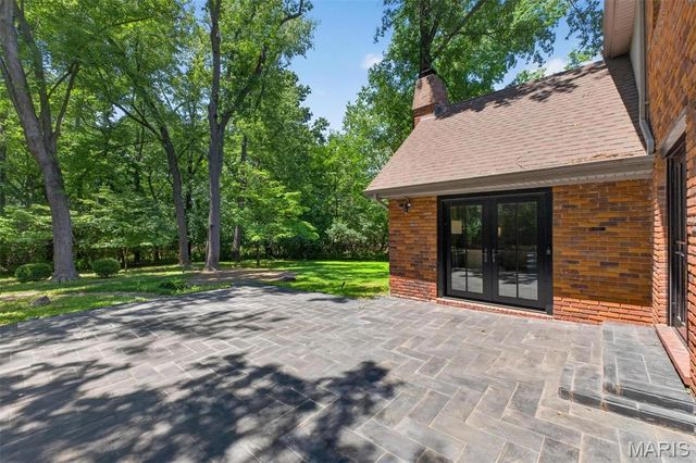 139 Ladue Lake Drive, Creve Coeur, MO 63141