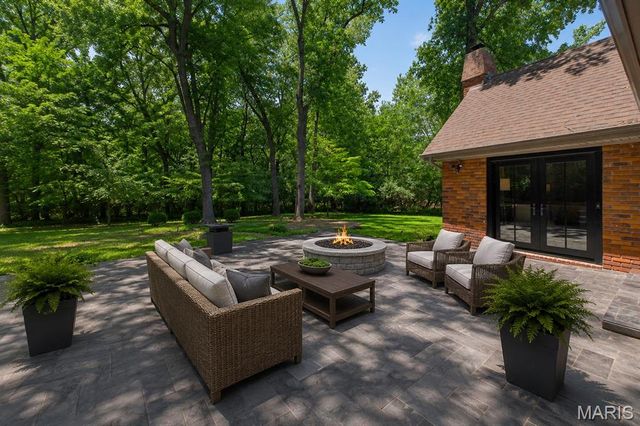 139 Ladue Lake Drive, Creve Coeur, MO 63141