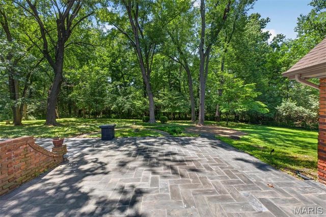 139 Ladue Lake Drive, Creve Coeur, MO 63141