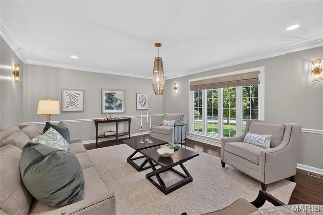 139 Ladue Lake Drive, Creve Coeur, MO 63141