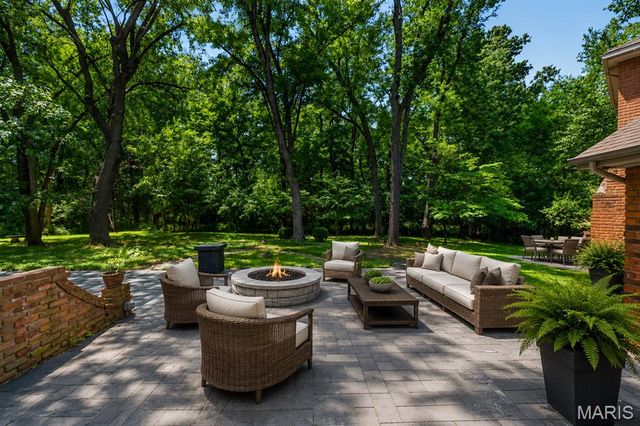 139 Ladue Lake Drive, Creve Coeur, MO 63141