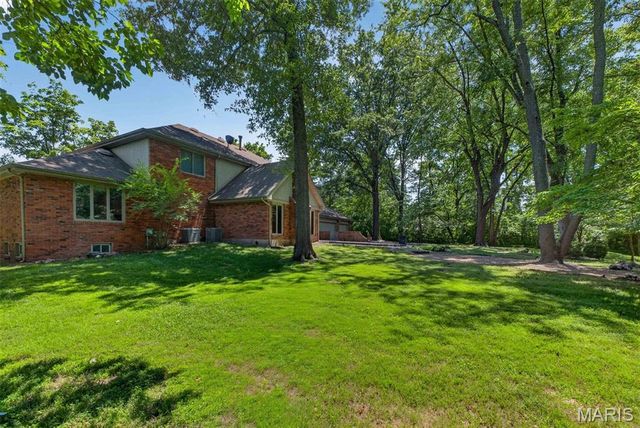 139 Ladue Lake Drive, Creve Coeur, MO 63141