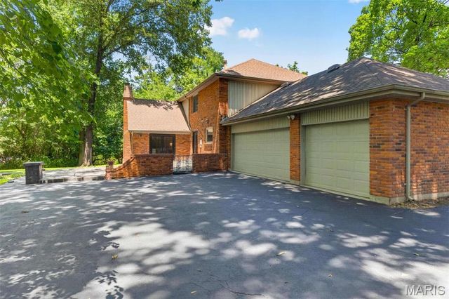 139 Ladue Lake Drive, Creve Coeur, MO 63141
