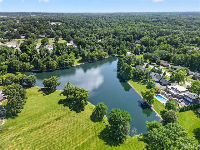 139 Ladue Lake Drive, Creve Coeur, MO 63141