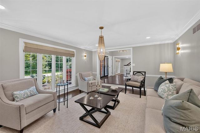 139 Ladue Lake Drive, Creve Coeur, MO 63141