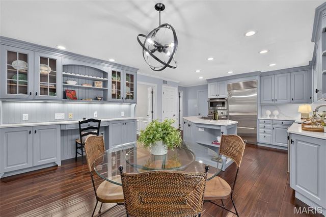 139 Ladue Lake Drive, Creve Coeur, MO 63141