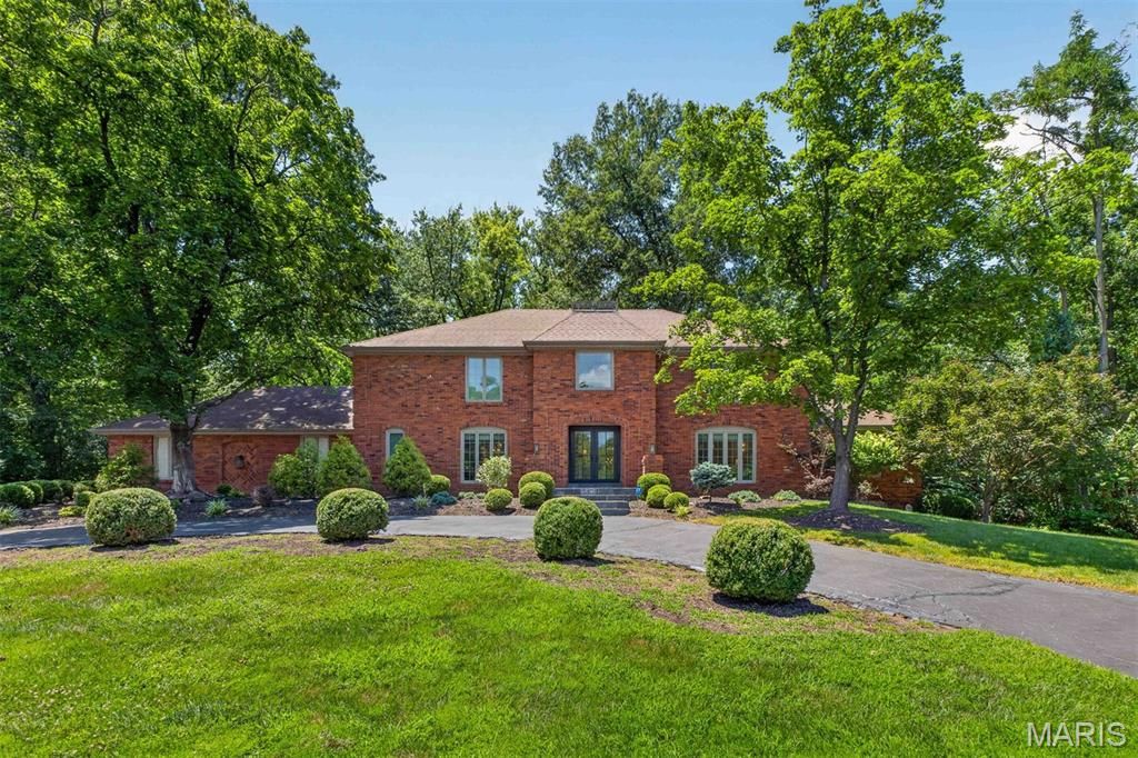 139 Ladue Lake Drive, Creve Coeur, MO 63141