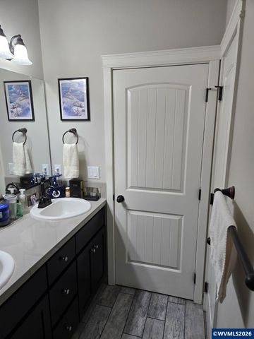 408 SW Oak St, Willamina, OR 97396