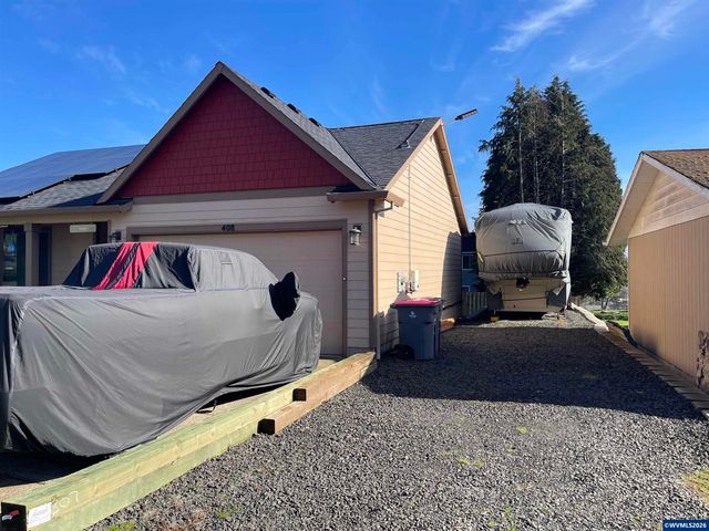 408 SW Oak St, Willamina, OR 97396