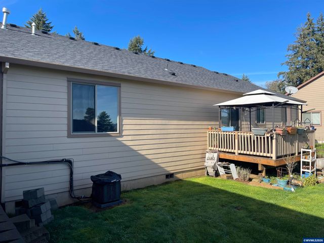 408 SW Oak St, Willamina, OR 97396