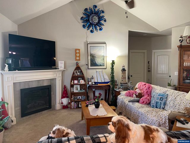 408 SW Oak St, Willamina, OR 97396