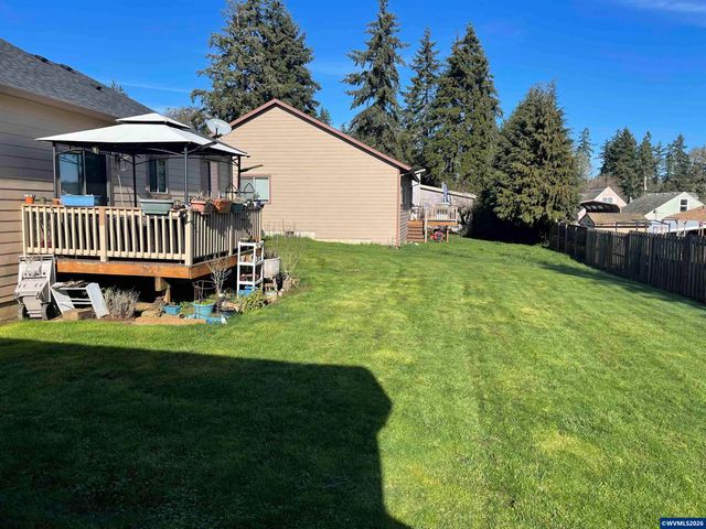 408 SW Oak St, Willamina, OR 97396