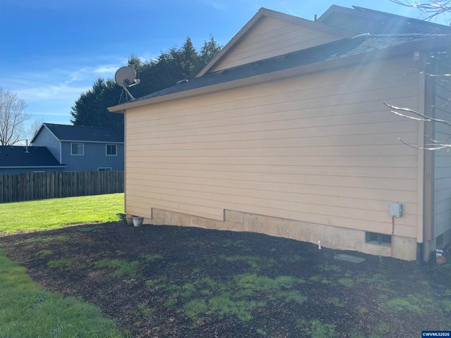 408 SW Oak St, Willamina, OR 97396