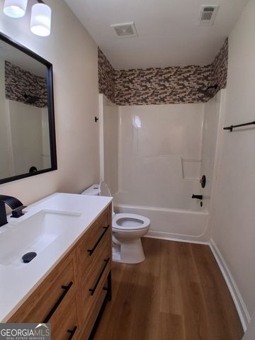 8495 Glendevon Court, Riverdale, GA 30274