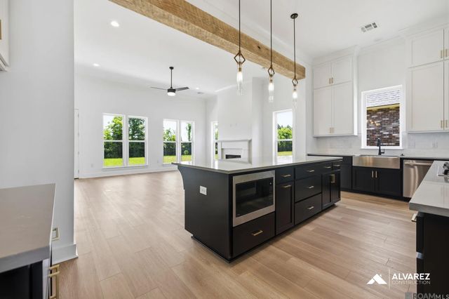 9933 Oak Colony Dr, Baton Rouge, LA 70817
