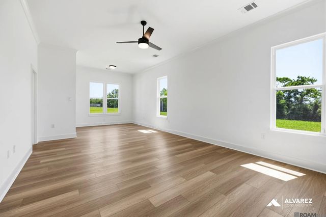 9933 Oak Colony Dr, Baton Rouge, LA 70817