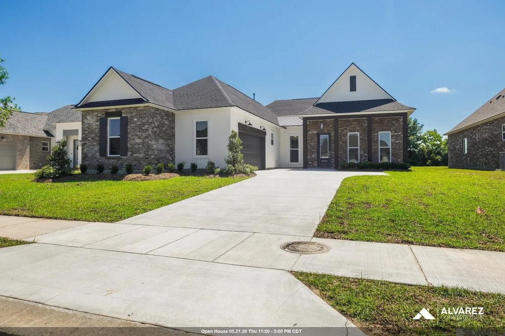 9933 Oak Colony Dr, Baton Rouge, LA 70817