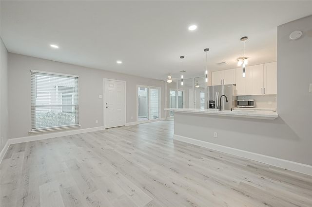 2379 Briarwest Boulevard 21, Houston, TX 77077