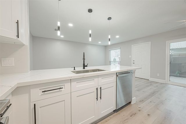 2379 Briarwest Boulevard 21, Houston, TX 77077