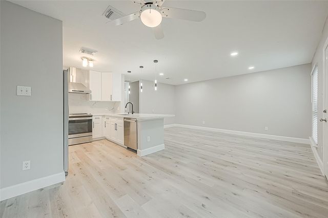 2379 Briarwest Boulevard 21, Houston, TX 77077