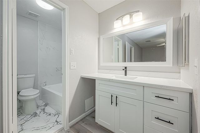 2379 Briarwest Boulevard 21, Houston, TX 77077