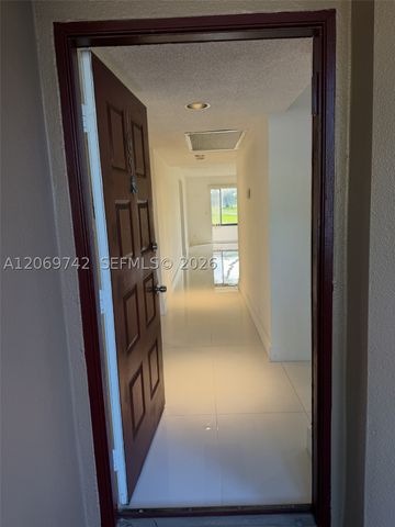 500 SW 130th Ter 109A, Pembroke Pines, FL 33027