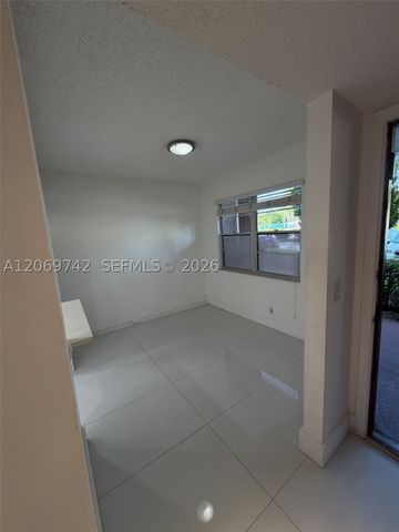 500 SW 130th Ter 109A, Pembroke Pines, FL 33027