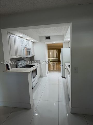 500 SW 130th Ter 109A, Pembroke Pines, FL 33027