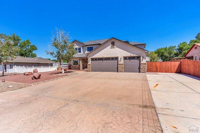 253 W Mangrum Dr, Pueblo West, CO 81007