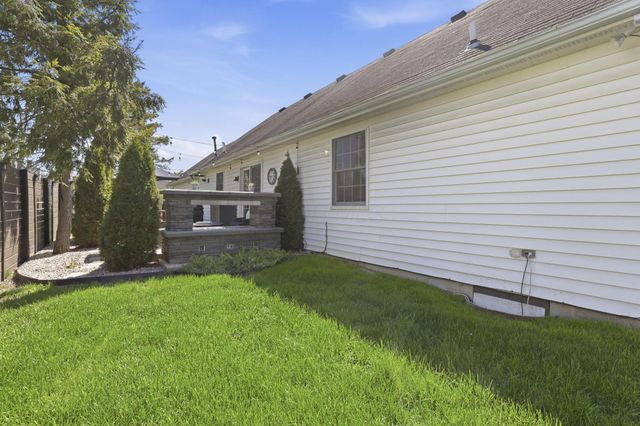198 S Vine Street, Pataskala, OH 43062