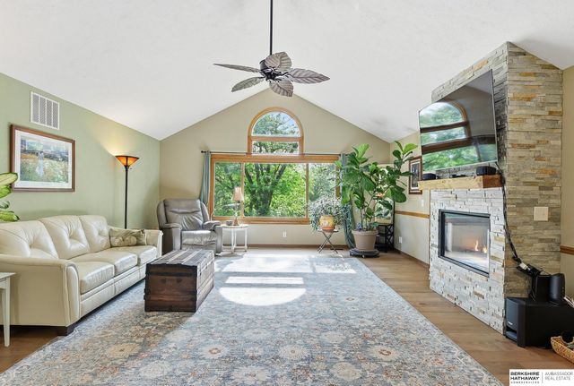14815 OLD HICKORY Road, Plattsmouth, NE 68048