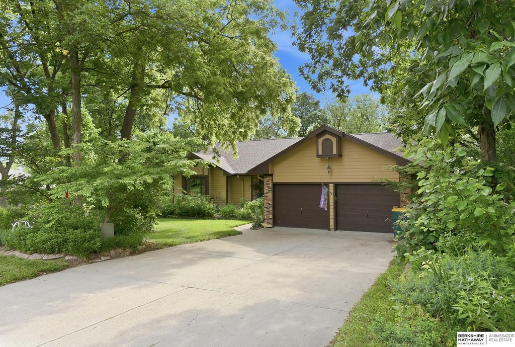 14815 OLD HICKORY Road, Plattsmouth, NE 68048