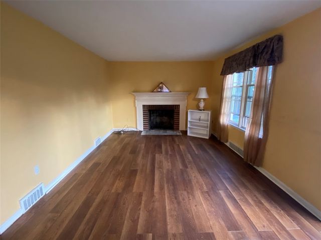 165 Meadowbrook Dr, Bethel Park, PA 15102