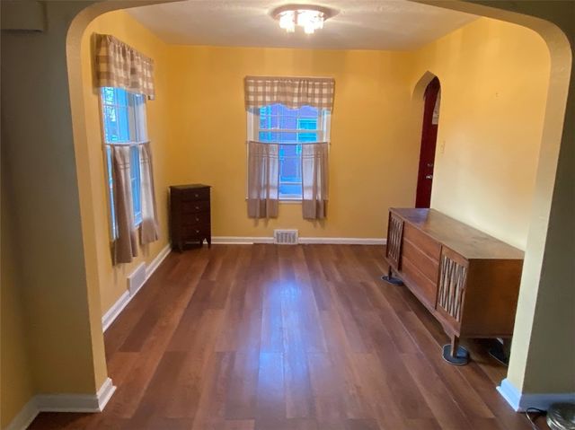 165 Meadowbrook Dr, Bethel Park, PA 15102