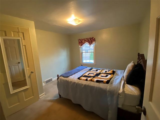 165 Meadowbrook Dr, Bethel Park, PA 15102