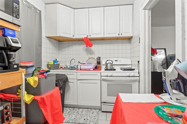 18216 141st Avenue, Springfield Gardens, NY 11413