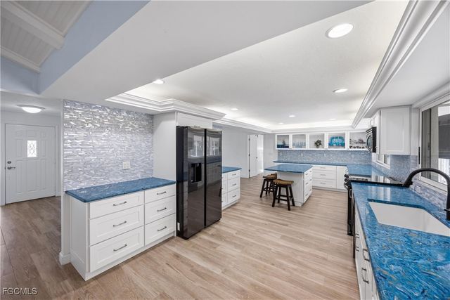 1019 Lindgren BLVD, Sanibel, FL 33957