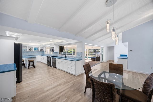 1019 Lindgren BLVD, Sanibel, FL 33957