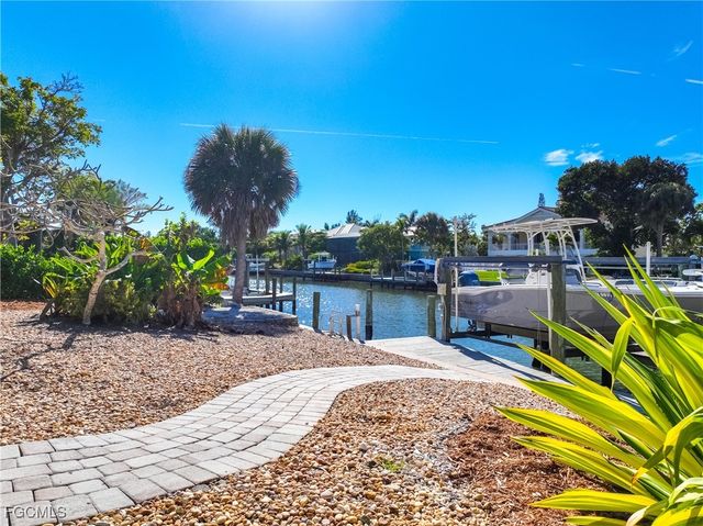 1019 Lindgren BLVD, Sanibel, FL 33957