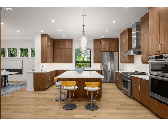 5455 CHILDS Rd, Lake Oswego, OR 97035