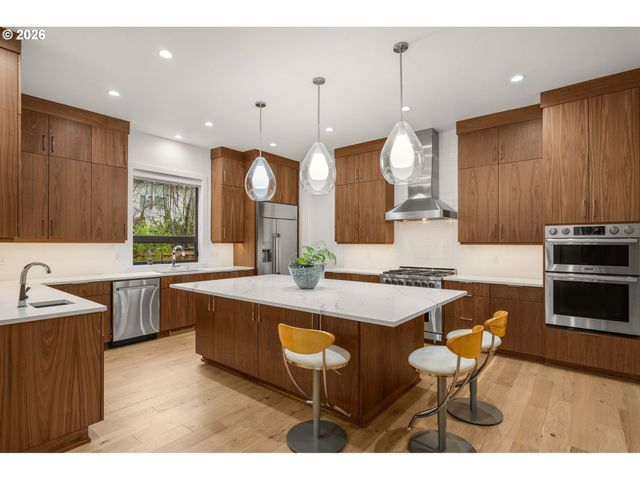 5455 CHILDS Rd, Lake Oswego, OR 97035