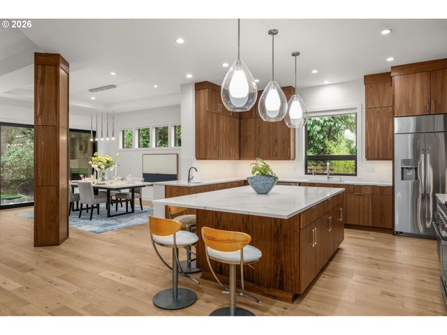 5455 CHILDS Rd, Lake Oswego, OR 97035