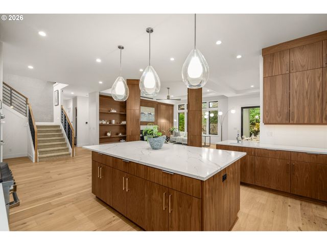 5455 CHILDS Rd, Lake Oswego, OR 97035