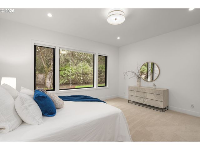 5455 CHILDS Rd, Lake Oswego, OR 97035