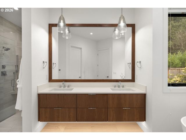 5455 CHILDS Rd, Lake Oswego, OR 97035