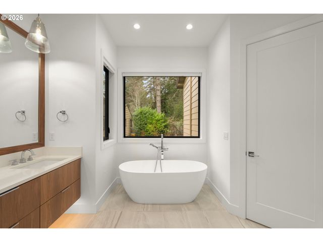 5455 CHILDS Rd, Lake Oswego, OR 97035